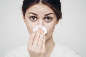 come togliere i punti neri dal naso