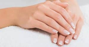 macchie bianche sulle mani