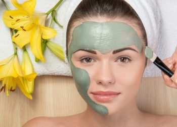 maschera argilla punti neri