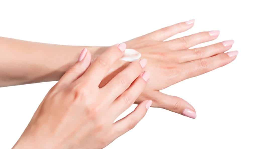pelle secca mani