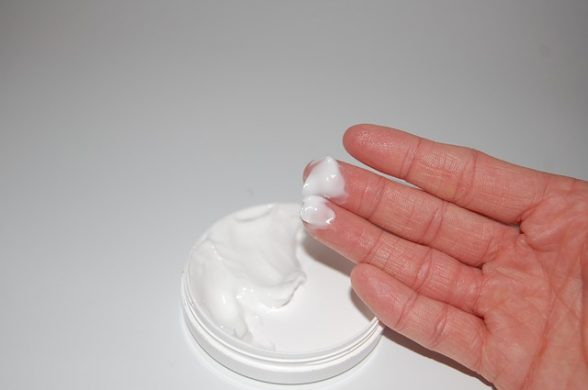 crema mani macchie