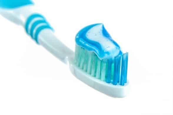 dentifricio bicarbonato punti neri infiammati