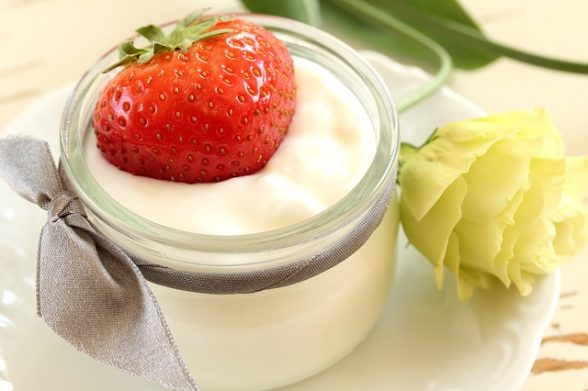 maschera yogurt fragola pelle grassa
