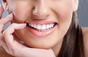 Acqua ossigenata per sbiancare i denti