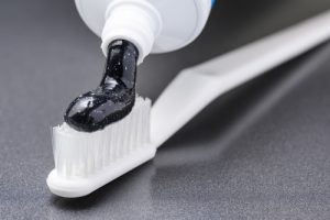 Dentifricio nero sbiancante