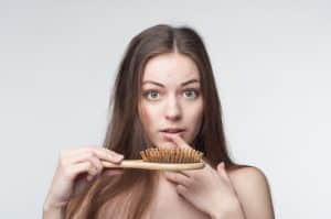 Caduta capelli: cause che provocano