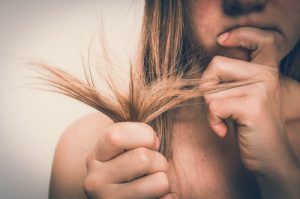 Caduta capelli menopausa